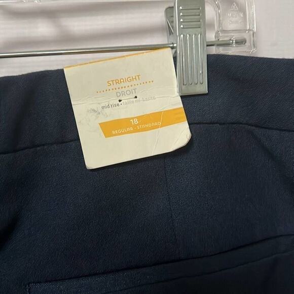 NWT OLD NAVY STRAIGHT DORIT MIDRISE STANDARD PANTS SIZE 18 - Picture 3 of 4